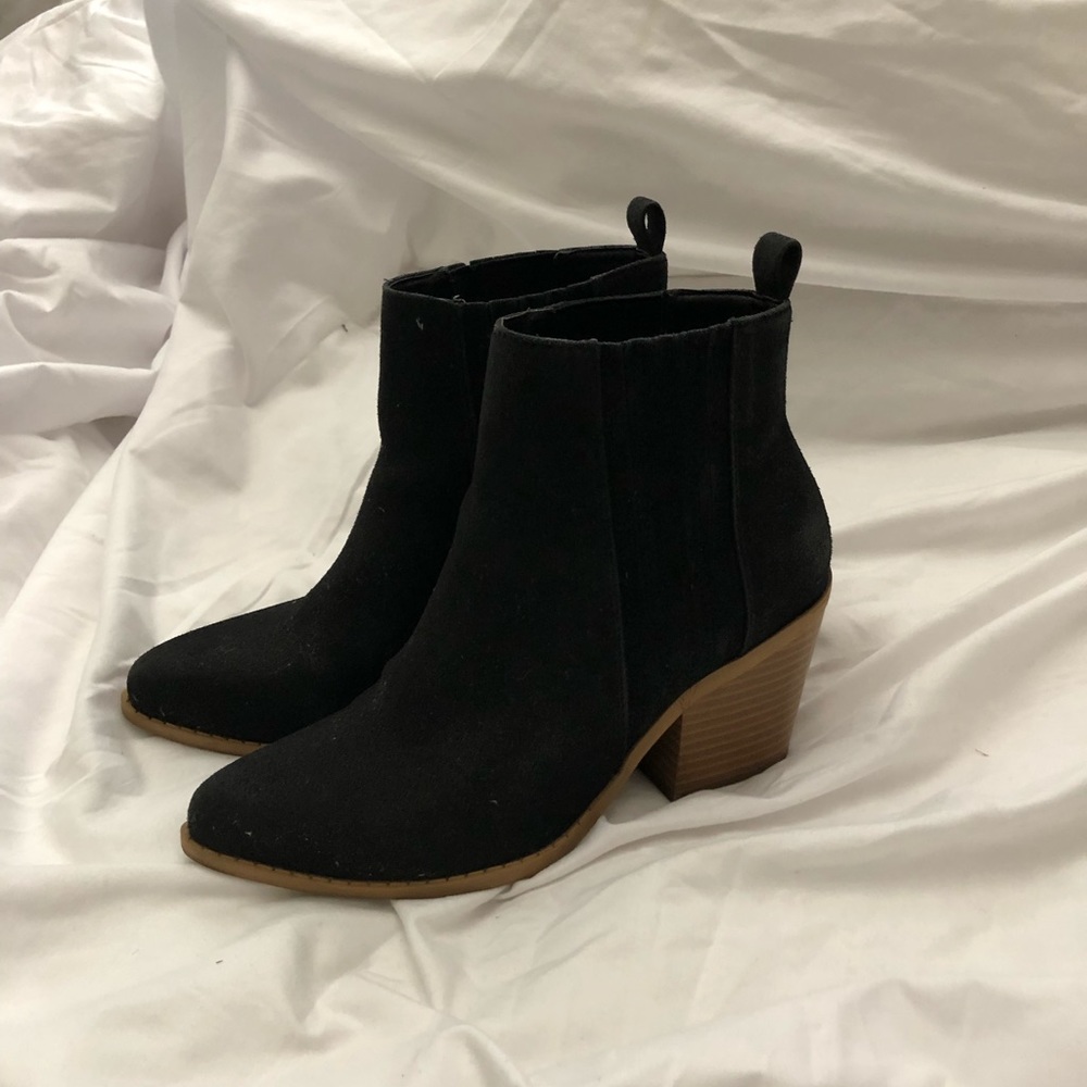 Shoes - Picture 2 of 3